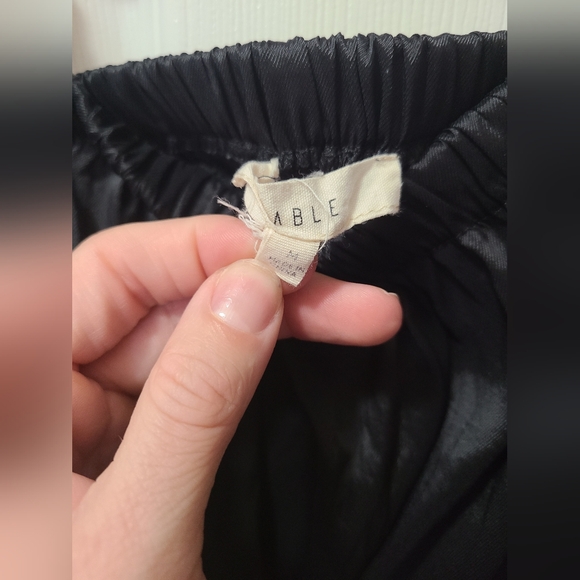 Elegant Black Puff Sleeve Crop Top - Picture 4 of 7